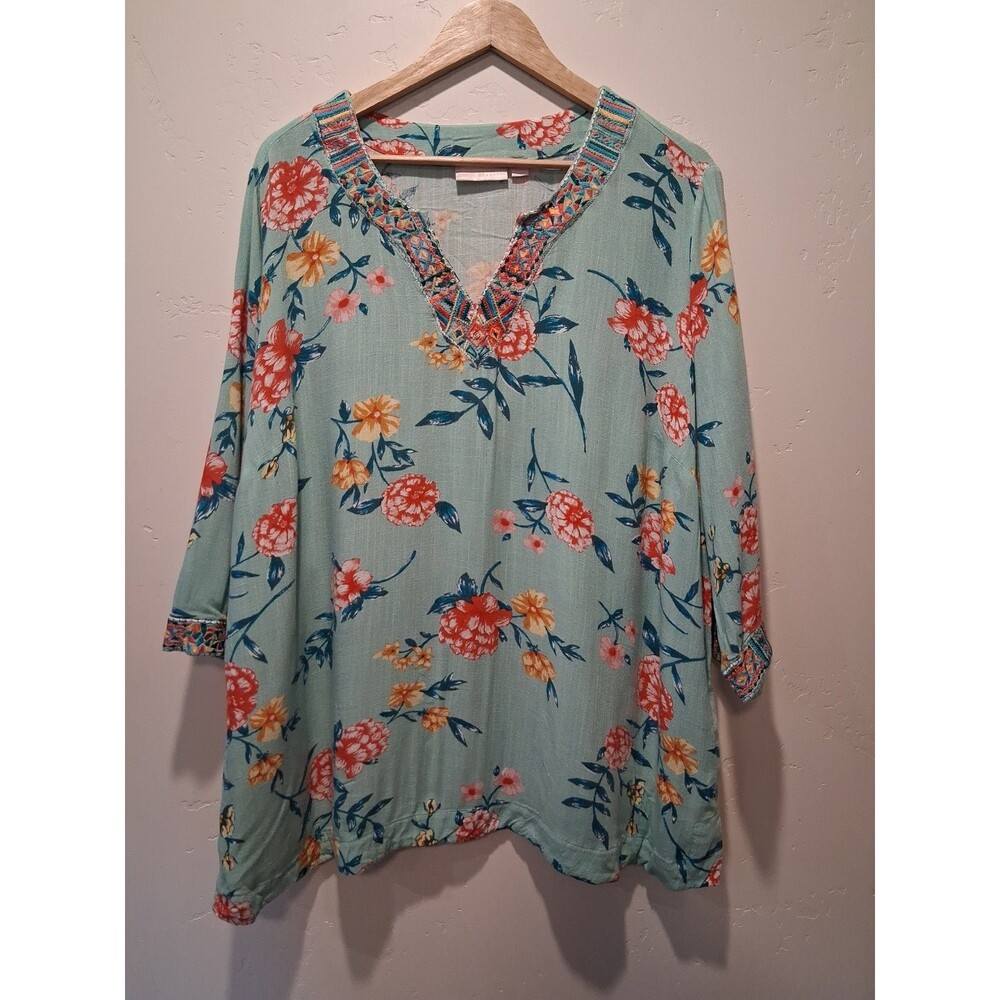 Belle by Kim Graver 1X Embroidery Floral Seafoam Green V-Neck 3/4 Slv Top *READ*